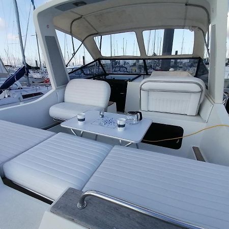 Séjour insolite sur un yacht. Bateau Hôtel à quai. La Rochelle  Esterno foto