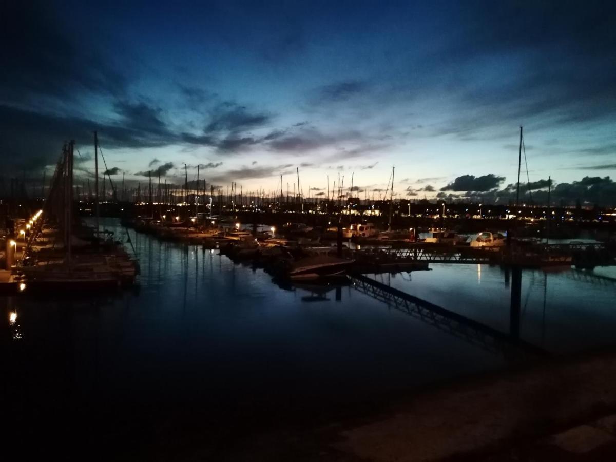 Séjour insolite sur un yacht. Bateau Hôtel à quai. La Rochelle  Esterno foto