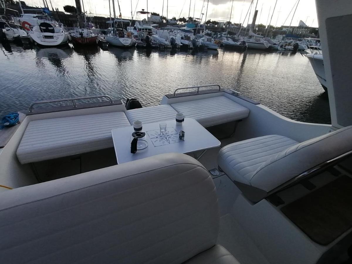 Séjour insolite sur un yacht. Bateau Hôtel à quai. La Rochelle  Esterno foto