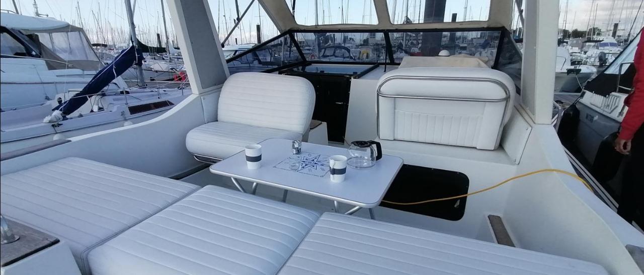 Séjour insolite sur un yacht. Bateau Hôtel à quai. La Rochelle  Esterno foto